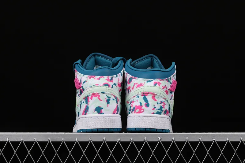 All categories Air Jordan Jordan series basketball shoes Air Jordan 1 Mid Air Jordan 1 Mid AJ1 Joe 1 mid-top cultural basketball shoes 555112-300